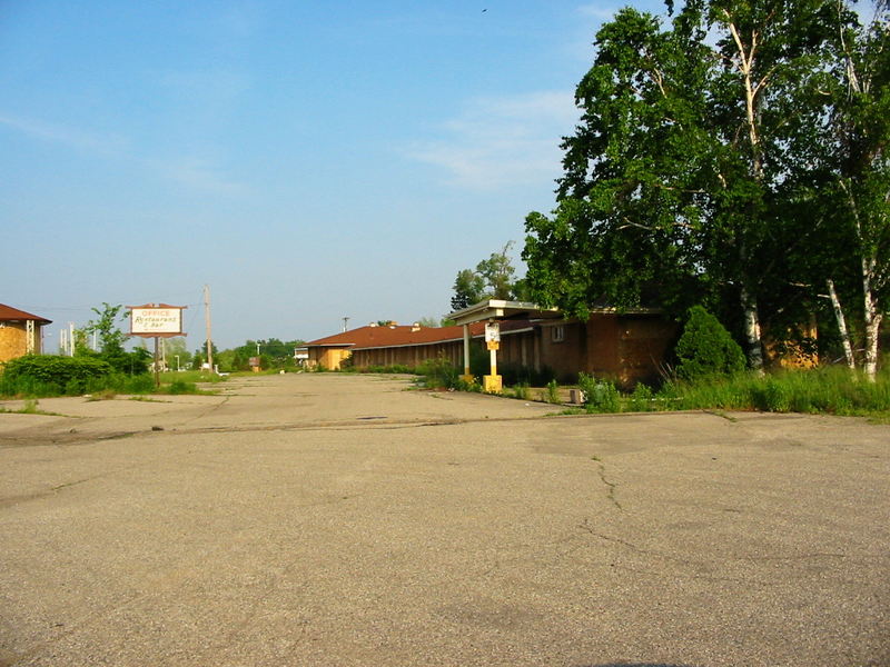 Mayflower Motel and Restaurant (Pilgrims Inn) - June 2002